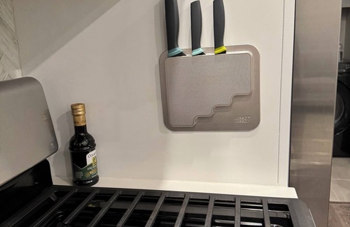 Roseville Casa | Charming super clean 1-bedroom house with WiFi heat and AC in tranquil Roseville