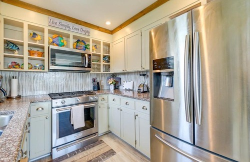 Surf City Casa | Charming Surf City Beach House - Walk to Ocean!