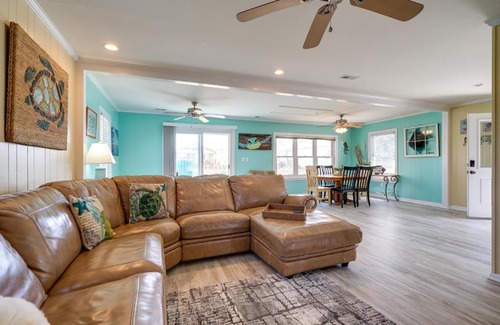 Surf City Casa | Charming Surf City Beach House - Walk to Ocean!