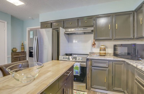 Jackson Casa | Charming Tennessee Retreat w/ Fireplace & Grill!