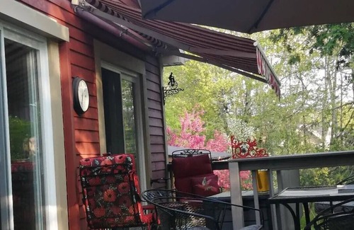 Knowlton Casa | Charming, totally upgraded 3-bedroom, 2 bathroom home with all the amenities.