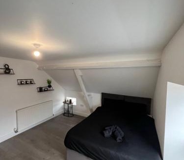 Hedon Apartamento | Charming Town Retreat