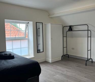 Hedon Apartamento | Charming Town Retreat