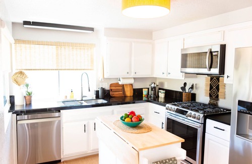 San Carlos Casa | Charming Townhome in the 'Jewel of San Diego Hills' with hot tub, pool, and gym!