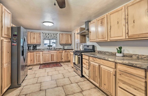 Flowing Well Neighborhood Casa | Charming Tucson Home w/ Covered Patio & Grill!