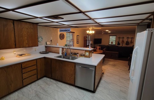 Wilburton Casa | Charming Two-Story Escape by Golf Course – Close to Robbers Cave Park