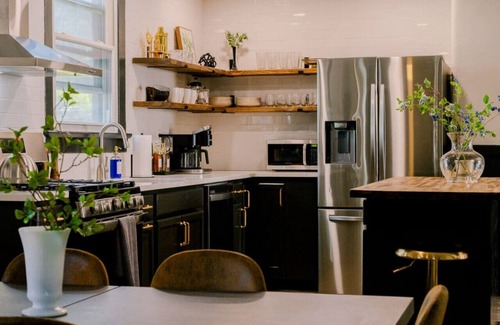 Beechmont Casa | Charming Urban 3BR | Hot Tub | Near DERBY & SDF!