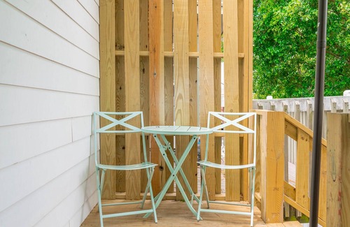 Metropolitan Casa | Charming Victorian District Townhome Steps from Forsyth Park