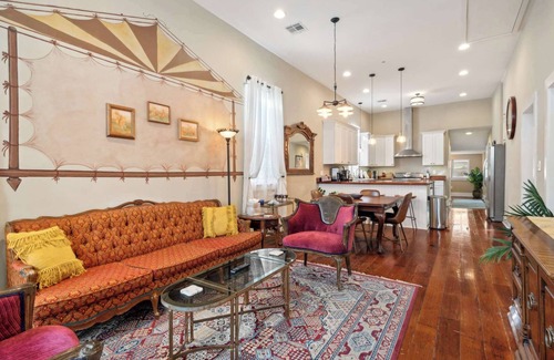 West Riverside Casa | Charming Victorian House w Heated Pool 4br|2ba