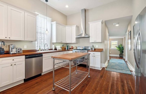 West Riverside Casa | Charming Victorian House w Heated Pool 4br|2ba