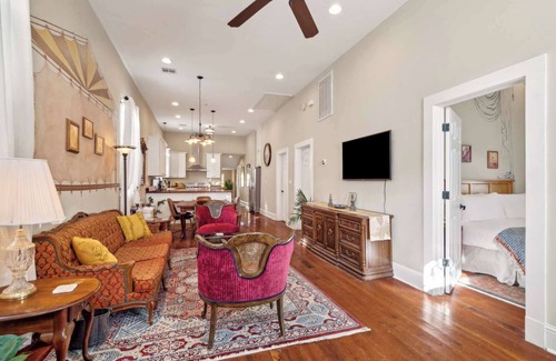 West Riverside Casa | Charming Victorian House w Heated Pool 4br|2ba