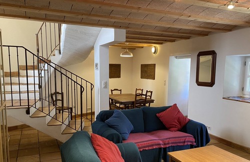 Saint-Just-et-le-Bezu Casa | Charming Village House in beautiful French Countryside