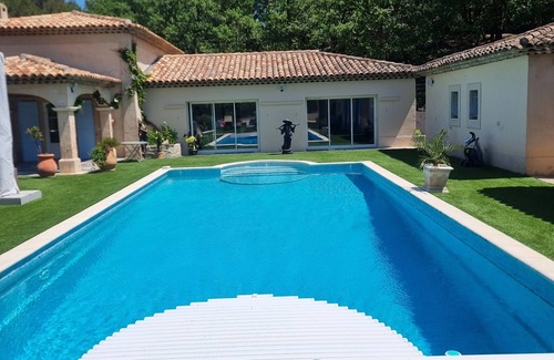 Mimet Villa | Charming villa 4/5 pers with swimming pool near Aix en Provence and the sea