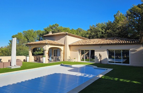 Mimet Villa | Charming villa 4/5 pers with swimming pool near Aix en Provence and the sea
