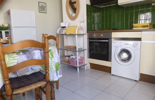 Port Leucate Villa | Villa T2 con Mezzanina, Terraza, y Parking Privado, cerca de Playa y Comercios