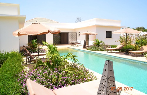 Ngaparou Casa | Encantadora villa de 5 dormitorios, 4 baños con piscina y magnífico jardín tropical.