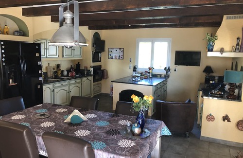 Llauro Villa | Encantadora villa con gran piscina y vistas únicas de montañas, pueblos y mar.