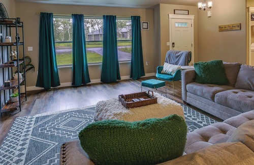 Wasilla Casa | Charming Wasilla Getaway w/ Fireplace & Gas Grill!