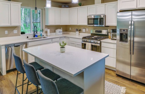 Wasilla Casa | Charming Wasilla Getaway w/ Fireplace & Gas Grill!