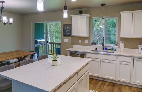 Wasilla Casa | Charming Wasilla Getaway w/ Fireplace & Gas Grill!