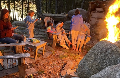 Medford Cabaña | Charming waterfront cottage on Schoodic lake.
