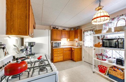 West Mifflin Casa | Charming West Mifflin House - 3 Mi to Kennywood!