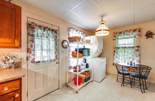 West Mifflin Casa | Charming West Mifflin House - 3 Mi to Kennywood!