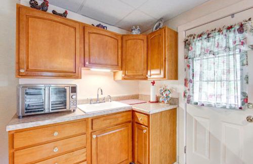 West Mifflin Casa | Charming West Mifflin House - 3 Mi to Kennywood!