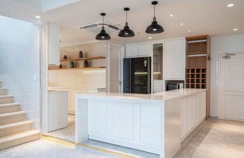 Thu Thiem Apartamento | Charming white Saigon Penthouse 4 bed 4 bath