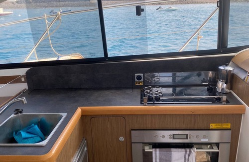 Puerto Calero Alquiler De Eote | 'Encantador Yate' con Vistas al Mar, Wi-Fi y Aire Acondicionado