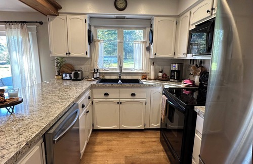 St. Clair Casa | Charming3bdrm cottage near town saint Clair river 194 close to the airport