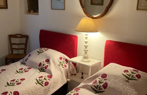 Marcillac-la-Croze Otro | An Oasis of Calm in Rural France - private & comfortable with a salt/sand pool