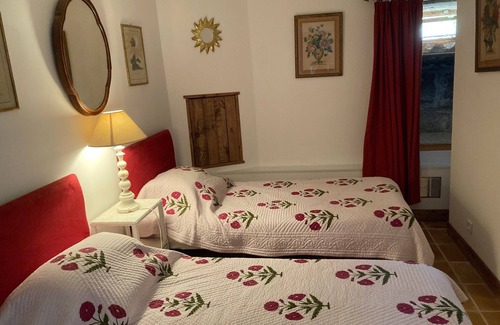 Marcillac-la-Croze Otro | An Oasis of Calm in Rural France - private & comfortable with a salt/sand pool