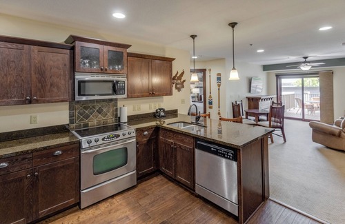 Walker Hotel | Chase On The Lake Resort Hotel