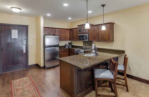 Walker Hotel | Chase On The Lake Resort Hotel