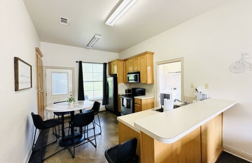 Pine Grove Apartamento | Chateau 12, spacious townhouse in Tickfaw, LA