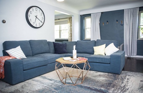 Roselawn Finance Casa | Château College Hill - Close to Bengals Stadium + Brink Brewing (Pet Friendly)