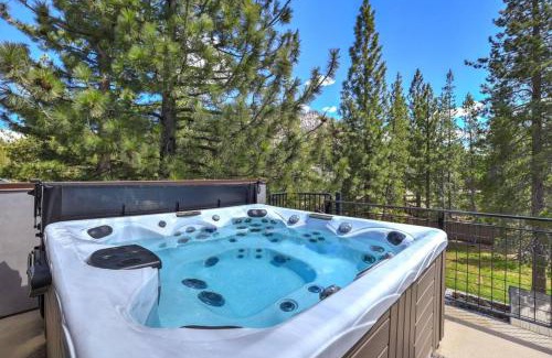 Tahoe Paradise Casa | Chateau de Navahoe - Luxury - Hot tub - Large yard
