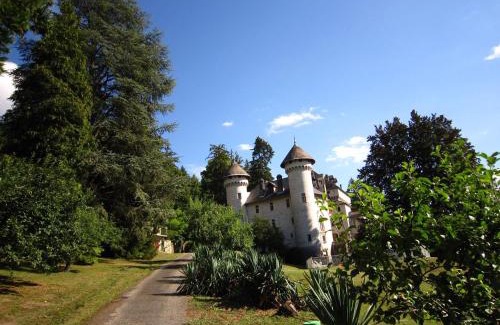 Serrieres-en-Chautagne Casa | Chateau in Rhone Valley near Ski Resorts