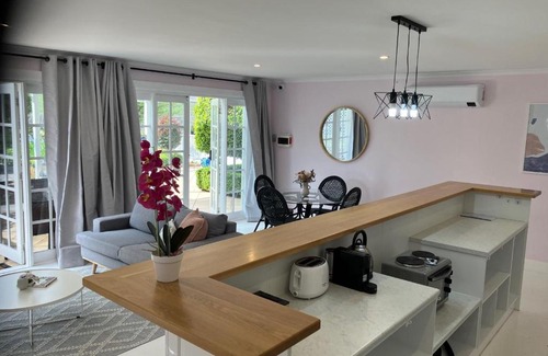 Aldinga Apartamento | Chateau in The Vines Cottage by Wine Coast Holiday Rentals
