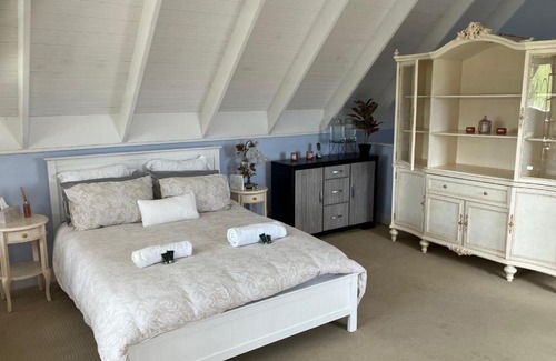 Aldinga Apartamento | Chateau in The Vines Cottage by Wine Coast Holiday Rentals
