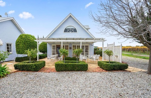 Aldinga Apartamento | Chateau in The Vines Cottage by Wine Coast Holiday Rentals
