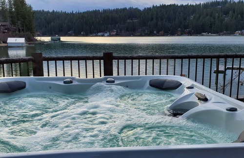 English point Casa | Chateau Lac Hayden-Lake Front Luxury w/ Boats & Polaris rentals, lots of toys