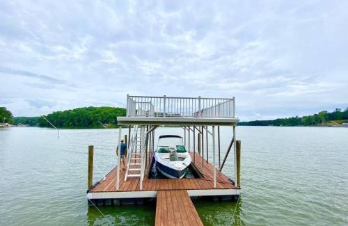 Dixie - Berryhill Casa | Chateau Merlot Lakefront Retreat USNWC Boat Rental