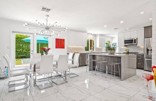 Araby Casa | Chateau Palm Springs – Stylish Mid-Century Home with Pool, Piano, Views & Citrus Trees
