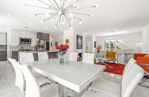Araby Casa | Chateau Palm Springs – Stylish Mid-Century Home with Pool, Piano, Views & Citrus Trees