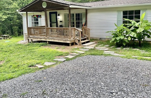 Fairmount Casa | Chattanooga Area Mountain Retreat: Peaceful setting in convenient location