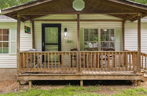Fairmount Casa | Chattanooga Area Mountain Retreat: Peaceful setting in convenient location