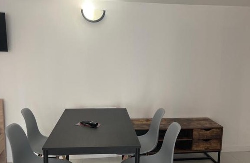 Palaiseau Apartamento | Chaudari Guest House