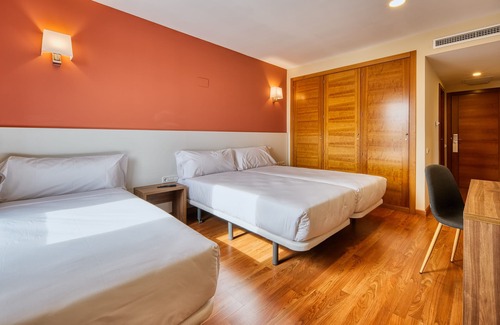 Loranca - Nuevo Versalles - Parque Miraflores Hotel | Checkin Madrid Móstoles